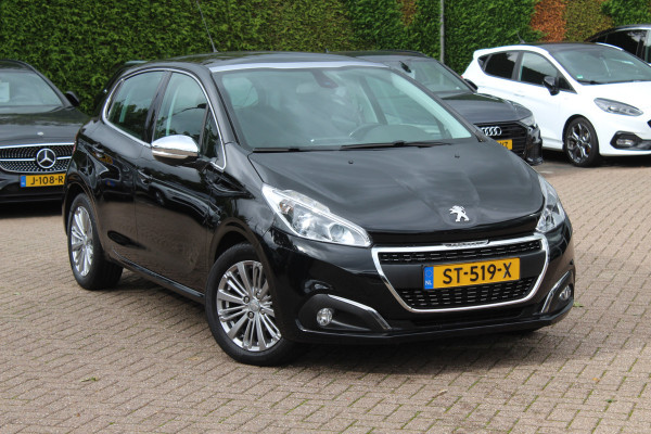Peugeot 208 1.2 PureTech Allure / Panoramadak / Navigatie / Parkeerhulp achter / 16'' / Apple CarPlay / DAB / Cruise Control Peugeot 208 1.2 PureTech Allure / Panoramadak / Navigatie / Parkeerhulp achter / 16'' / Apple CarPlay / DAB / Cruise Control