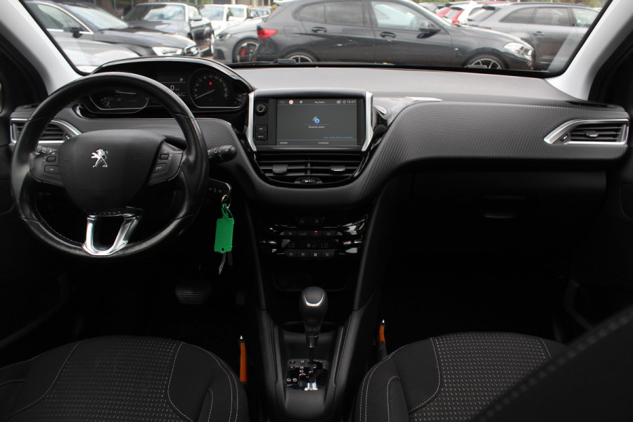 Peugeot 208 1.2 PureTech Allure / Panoramadak / Navigatie / Parkeerhulp achter / 16'' / Apple CarPlay / DAB / Cruise Control Peugeot 208 1.2 PureTech Allure / Panoramadak / Navigatie / Parkeerhulp achter / 16'' / Apple CarPlay / DAB / Cruise Control