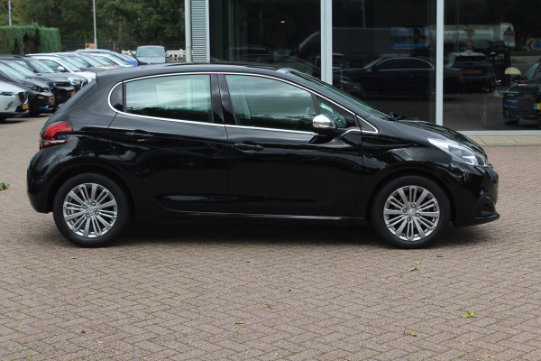 Peugeot 208 1.2 PureTech Allure / Panoramadak / Navigatie / Parkeerhulp achter / 16'' / Apple CarPlay / DAB / Cruise Control Peugeot 208 1.2 PureTech Allure / Panoramadak / Navigatie / Parkeerhulp achter / 16'' / Apple CarPlay / DAB / Cruise Control