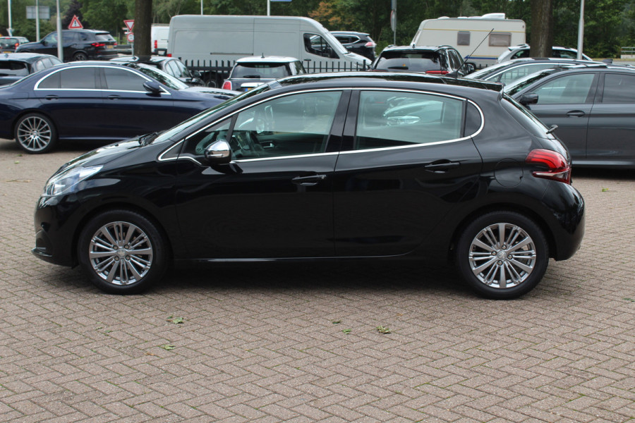 Peugeot 208 1.2 PureTech Allure / Panoramadak / Navigatie / Parkeerhulp achter / 16'' / Apple CarPlay / DAB / Cruise Control Peugeot 208 1.2 PureTech Allure / Panoramadak / Navigatie / Parkeerhulp achter / 16'' / Apple CarPlay / DAB / Cruise Control