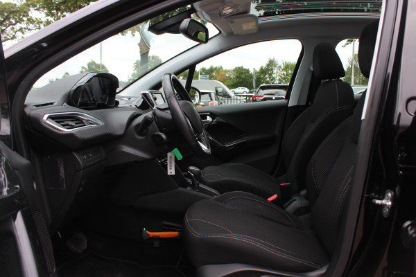 Peugeot 208 1.2 PureTech Allure / Panoramadak / Navigatie / Parkeerhulp achter / 16'' / Apple CarPlay / DAB / Cruise Control Peugeot 208 1.2 PureTech Allure / Panoramadak / Navigatie / Parkeerhulp achter / 16'' / Apple CarPlay / DAB / Cruise Control