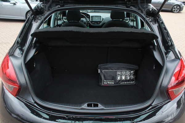 Peugeot 208 1.2 PureTech Allure / Panoramadak / Navigatie / Parkeerhulp achter / 16'' / Apple CarPlay / DAB / Cruise Control Peugeot 208 1.2 PureTech Allure / Panoramadak / Navigatie / Parkeerhulp achter / 16'' / Apple CarPlay / DAB / Cruise Control
