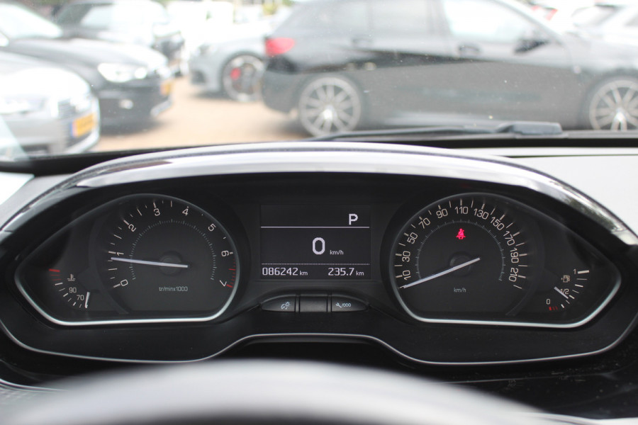 Peugeot 208 1.2 PureTech Allure / Panoramadak / Navigatie / Parkeerhulp achter / 16'' / Apple CarPlay / DAB / Cruise Control Peugeot 208 1.2 PureTech Allure / Panoramadak / Navigatie / Parkeerhulp achter / 16'' / Apple CarPlay / DAB / Cruise Control