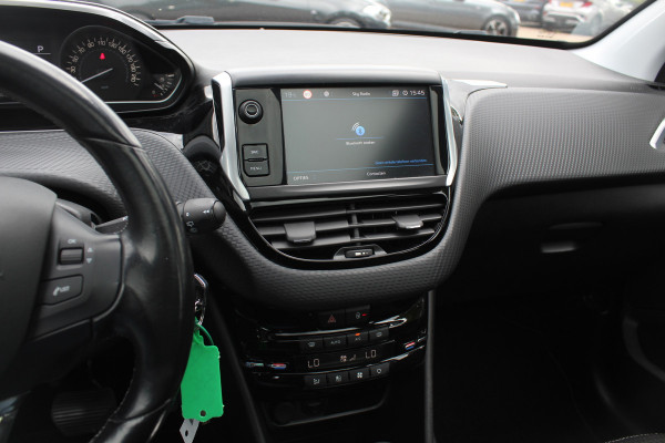 Peugeot 208 1.2 PureTech Allure / Panoramadak / Navigatie / Parkeerhulp achter / 16'' / Apple CarPlay / DAB / Cruise Control Peugeot 208 1.2 PureTech Allure / Panoramadak / Navigatie / Parkeerhulp achter / 16'' / Apple CarPlay / DAB / Cruise Control