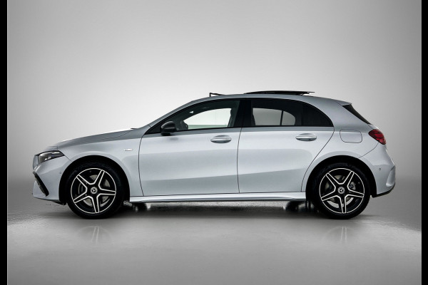 Mercedes-Benz A-Klasse 250 e Business Solution AMG | Nightpakket | Parkeerpakket met achteruitrijcamera | KEYLESS GO | Spiegelpakket | EASY PACK achterklep | Extra USB-poorten | Sfeerverlichting | MULTIBEAM LED |