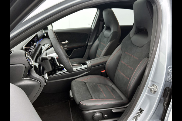 Mercedes-Benz A-Klasse 250 e Business Solution AMG | Nightpakket | Parkeerpakket met achteruitrijcamera | KEYLESS GO | Spiegelpakket | EASY PACK achterklep | Extra USB-poorten | Sfeerverlichting | MULTIBEAM LED |
