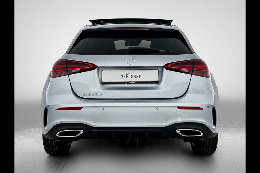Mercedes-Benz A-Klasse 250 e Business Solution AMG | Nightpakket | Parkeerpakket met achteruitrijcamera | KEYLESS GO | Spiegelpakket | EASY PACK achterklep | Extra USB-poorten | Sfeerverlichting | MULTIBEAM LED |