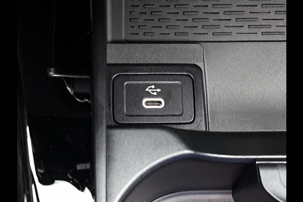 Mercedes-Benz A-Klasse 250 e Business Solution AMG | Nightpakket | Parkeerpakket met achteruitrijcamera | KEYLESS GO | Spiegelpakket | EASY PACK achterklep | Extra USB-poorten | Sfeerverlichting | MULTIBEAM LED |