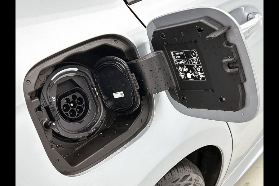 Mercedes-Benz A-Klasse 250 e Business Solution AMG | Nightpakket | Parkeerpakket met achteruitrijcamera | KEYLESS GO | Spiegelpakket | EASY PACK achterklep | Extra USB-poorten | Sfeerverlichting | MULTIBEAM LED |