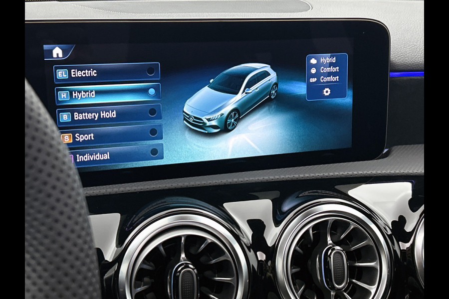 Mercedes-Benz A-Klasse 250 e Business Solution AMG | Nightpakket | Parkeerpakket met achteruitrijcamera | KEYLESS GO | Spiegelpakket | EASY PACK achterklep | Extra USB-poorten | Sfeerverlichting | MULTIBEAM LED |