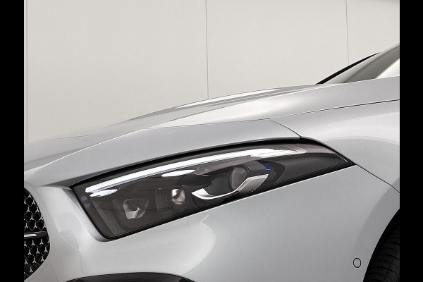 Mercedes-Benz A-Klasse 250 e Business Solution AMG | Nightpakket | Parkeerpakket met achteruitrijcamera | KEYLESS GO | Spiegelpakket | EASY PACK achterklep | Extra USB-poorten | Sfeerverlichting | MULTIBEAM LED |