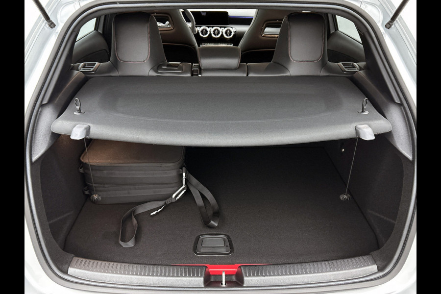 Mercedes-Benz A-Klasse 250 e Business Solution AMG | Nightpakket | Parkeerpakket met achteruitrijcamera | KEYLESS GO | Spiegelpakket | EASY PACK achterklep | Extra USB-poorten | Sfeerverlichting | MULTIBEAM LED |