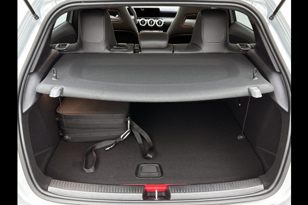 Mercedes-Benz A-Klasse 250 e Business Solution AMG | Nightpakket | Parkeerpakket met achteruitrijcamera | KEYLESS GO | Spiegelpakket | EASY PACK achterklep | Extra USB-poorten | Sfeerverlichting | MULTIBEAM LED |