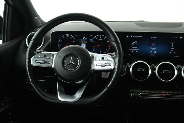 Mercedes-Benz B-Klasse 180 Business Solution AMG (PANORAMADAK, STOELVERWARMING, ACHTERUITRIJCAMERA, NAVIGATIE, PARKEERSENSOREN)