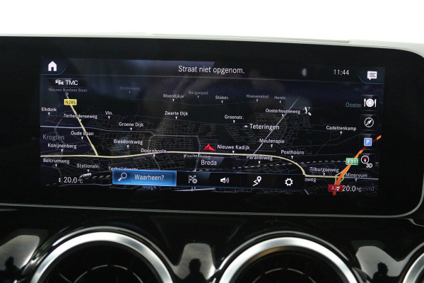 Mercedes-Benz B-Klasse 180 Business Solution AMG (PANORAMADAK, STOELVERWARMING, ACHTERUITRIJCAMERA, NAVIGATIE, PARKEERSENSOREN)