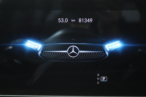 Mercedes-Benz B-Klasse 180 Business Solution AMG (PANORAMADAK, STOELVERWARMING, ACHTERUITRIJCAMERA, NAVIGATIE, PARKEERSENSOREN)