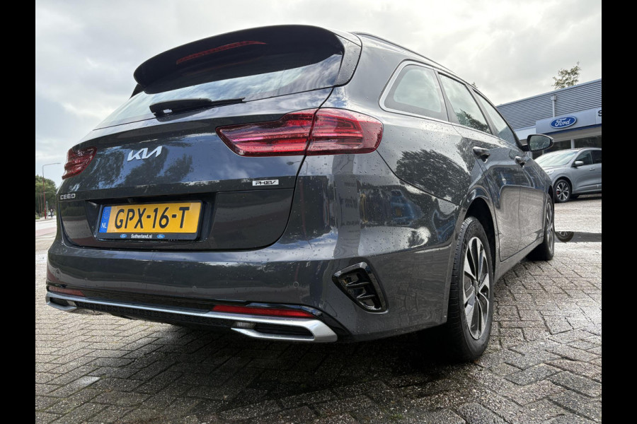 Kia Ceed Sportswagon 1.6 GDI PHEV DynamicLine 140pk Automaat | Stoelverwarming | Camera | Navigatie | Climate control Kia Ceed Sportswagon 1.6 GDI PHEV DynamicLine 140pk Automaat | Stoelverwarming | Camera | Navigatie | Climate control