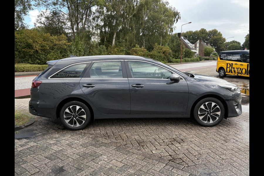 Kia Ceed Sportswagon 1.6 GDI PHEV DynamicLine 140pk Automaat | Stoelverwarming | Camera | Navigatie | Climate control Kia Ceed Sportswagon 1.6 GDI PHEV DynamicLine 140pk Automaat | Stoelverwarming | Camera | Navigatie | Climate control