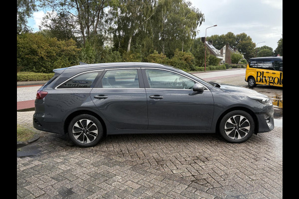 Kia Ceed Sportswagon 1.6 GDI PHEV DynamicLine 140pk Automaat | Stoelverwarming | Camera | Navigatie | Climate control Kia Ceed Sportswagon 1.6 GDI PHEV DynamicLine 140pk Automaat | Stoelverwarming | Camera | Navigatie | Climate control