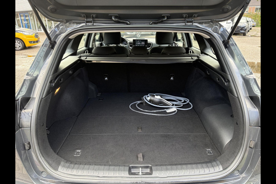 Kia Ceed Sportswagon 1.6 GDI PHEV DynamicLine 140pk Automaat | Stoelverwarming | Camera | Navigatie | Climate control Kia Ceed Sportswagon 1.6 GDI PHEV DynamicLine 140pk Automaat | Stoelverwarming | Camera | Navigatie | Climate control