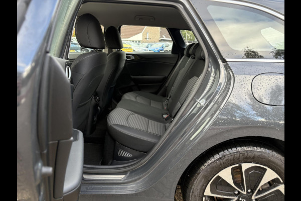 Kia Ceed Sportswagon 1.6 GDI PHEV DynamicLine 140pk Automaat | Stoelverwarming | Camera | Navigatie | Climate control Kia Ceed Sportswagon 1.6 GDI PHEV DynamicLine 140pk Automaat | Stoelverwarming | Camera | Navigatie | Climate control