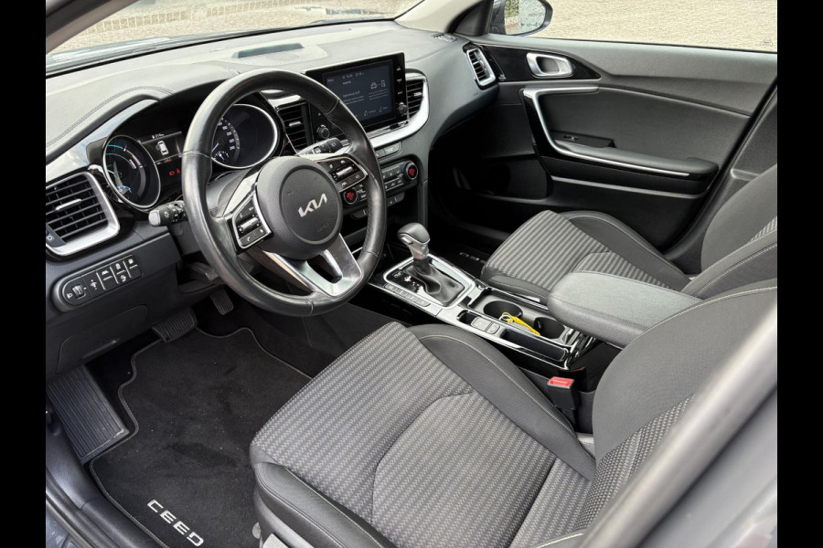 Kia Ceed Sportswagon 1.6 GDI PHEV DynamicLine 140pk Automaat | Stoelverwarming | Camera | Navigatie | Climate control Kia Ceed Sportswagon 1.6 GDI PHEV DynamicLine 140pk Automaat | Stoelverwarming | Camera | Navigatie | Climate control