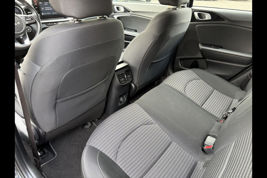 Kia Ceed Sportswagon 1.6 GDI PHEV DynamicLine 140pk Automaat | Stoelverwarming | Camera | Navigatie | Climate control Kia Ceed Sportswagon 1.6 GDI PHEV DynamicLine 140pk Automaat | Stoelverwarming | Camera | Navigatie | Climate control