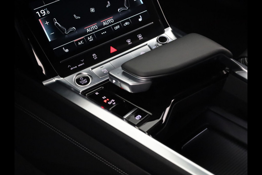 Audi Q8 e-tron 50 quattro Edition 95 kWh 340pk | Lederen bekleding | | 20 inch lichtmetalen velgen | Elektrisch verstelbare voorstoelen met geheugen | Parkeercamera |