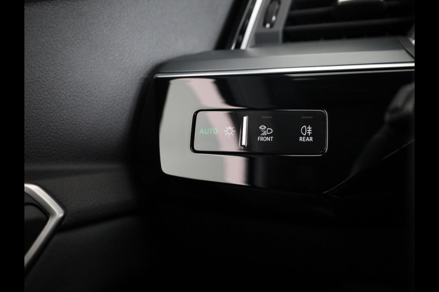 Audi Q8 e-tron 50 quattro Edition 95 kWh 340pk | Lederen bekleding | | 20 inch lichtmetalen velgen | Elektrisch verstelbare voorstoelen met geheugen | Parkeercamera |