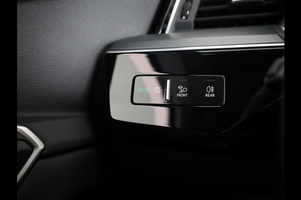 Audi Q8 e-tron 50 quattro Edition 95 kWh 340pk | Lederen bekleding | | 20 inch lichtmetalen velgen | Elektrisch verstelbare voorstoelen met geheugen | Parkeercamera |