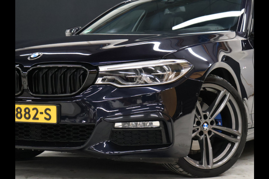 BMW 5 Serie 520i M-Sport High Executive [SCHUIFKANTELDAK, MEMORY SEATS, HUD, PDC V+A, CRUISE CONTROL, APPLE CARPLAY, STOELVERWARMING, AUTOMATISCHE AIRCO, NAVIGATIE, NIEUWSTAAT]