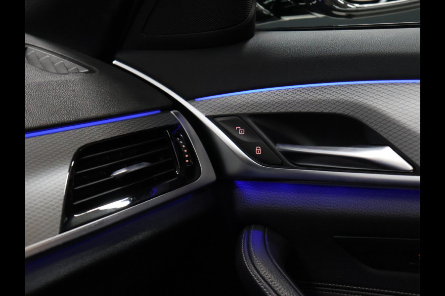 BMW 5 Serie 520i M-Sport High Executive [SCHUIFKANTELDAK, MEMORY SEATS, HUD, PDC V+A, CRUISE CONTROL, APPLE CARPLAY, STOELVERWARMING, AUTOMATISCHE AIRCO, NAVIGATIE, NIEUWSTAAT]