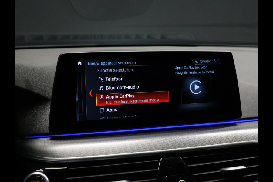 BMW 5 Serie 520i M-Sport High Executive [SCHUIFKANTELDAK, MEMORY SEATS, HUD, PDC V+A, CRUISE CONTROL, APPLE CARPLAY, STOELVERWARMING, AUTOMATISCHE AIRCO, NAVIGATIE, NIEUWSTAAT]