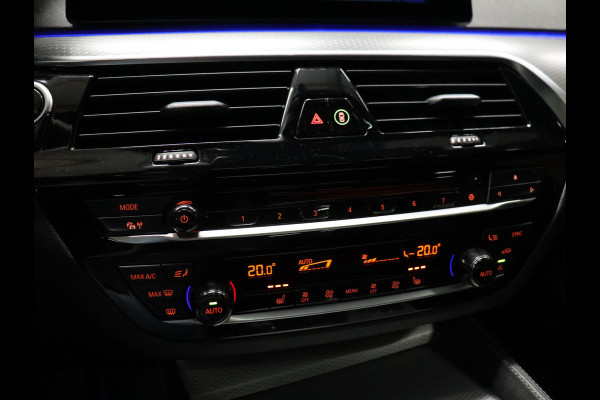BMW 5 Serie 520i M-Sport High Executive [SCHUIFKANTELDAK, MEMORY SEATS, HUD, PDC V+A, CRUISE CONTROL, APPLE CARPLAY, STOELVERWARMING, AUTOMATISCHE AIRCO, NAVIGATIE, NIEUWSTAAT]