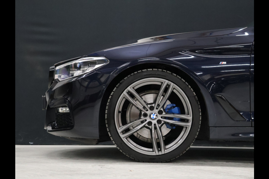 BMW 5 Serie 520i M-Sport High Executive [SCHUIFKANTELDAK, MEMORY SEATS, HUD, PDC V+A, CRUISE CONTROL, APPLE CARPLAY, STOELVERWARMING, AUTOMATISCHE AIRCO, NAVIGATIE, NIEUWSTAAT]