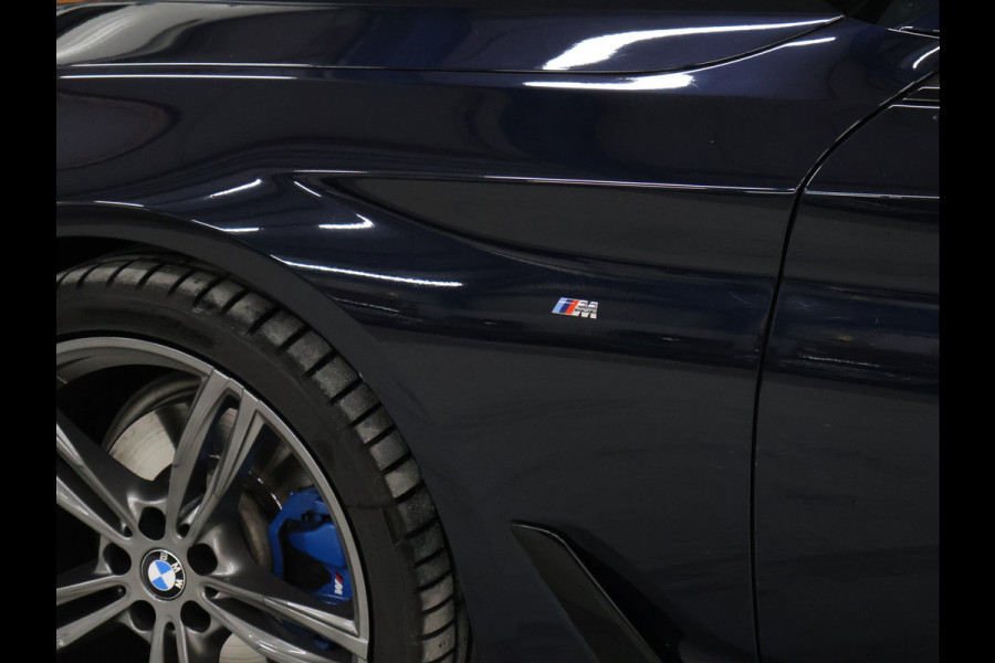 BMW 5 Serie 520i M-Sport High Executive [SCHUIFKANTELDAK, MEMORY SEATS, HUD, PDC V+A, CRUISE CONTROL, APPLE CARPLAY, STOELVERWARMING, AUTOMATISCHE AIRCO, NAVIGATIE, NIEUWSTAAT]