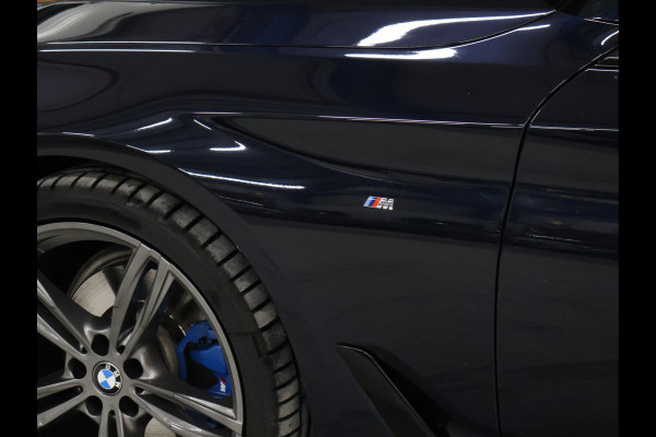 BMW 5 Serie 520i M-Sport High Executive [SCHUIFKANTELDAK, MEMORY SEATS, HUD, PDC V+A, CRUISE CONTROL, APPLE CARPLAY, STOELVERWARMING, AUTOMATISCHE AIRCO, NAVIGATIE, NIEUWSTAAT]