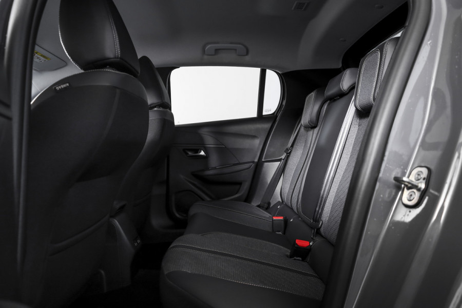 Peugeot 208 1.2 Hybrid 110 e-DCS6 Allure | Dig. Cockpit | Adapt. Cruise | PDC | Camera V+A | NAV+App. Connect | ECC | LM 16" | 0802