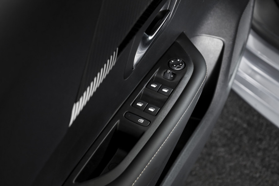 Peugeot 208 1.2 Hybrid 110 e-DCS6 Allure | Dig. Cockpit | Adapt. Cruise | PDC | Camera V+A | NAV+App. Connect | ECC | LM 16" | 0646