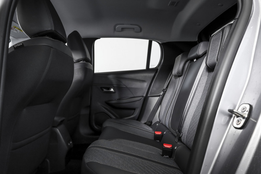 Peugeot 208 1.2 Hybrid 110 e-DCS6 Allure | Dig. Cockpit | Adapt. Cruise | PDC | Camera V+A | NAV+App. Connect | ECC | LM 16" | 0646