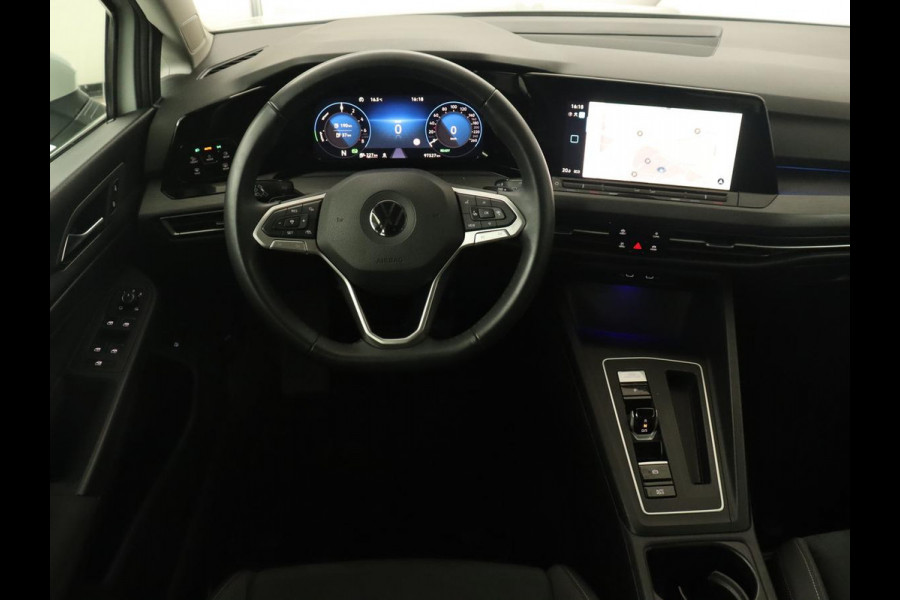 Volkswagen Golf 1.4 eHybrid Style | Camera | Massage | Carplay | Memory | Sfeerverlichting | Adaptive cruise | Keyless | Navigatie | Full LED | Digital Cockpit