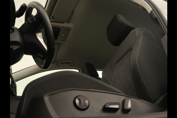 Volkswagen Golf 1.4 eHybrid Style | Camera | Massage | Carplay | Memory | Sfeerverlichting | Adaptive cruise | Keyless | Navigatie | Full LED | Digital Cockpit