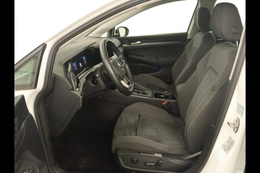 Volkswagen Golf 1.4 eHybrid Style | Camera | Massage | Carplay | Memory | Sfeerverlichting | Adaptive cruise | Keyless | Navigatie | Full LED | Digital Cockpit