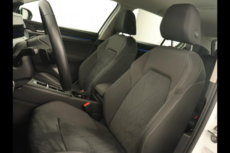 Volkswagen Golf 1.4 eHybrid Style | Camera | Massage | Carplay | Memory | Sfeerverlichting | Adaptive cruise | Keyless | Navigatie | Full LED | Digital Cockpit