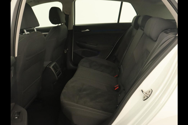Volkswagen Golf 1.4 eHybrid Style | Camera | Massage | Carplay | Memory | Sfeerverlichting | Adaptive cruise | Keyless | Navigatie | Full LED | Digital Cockpit