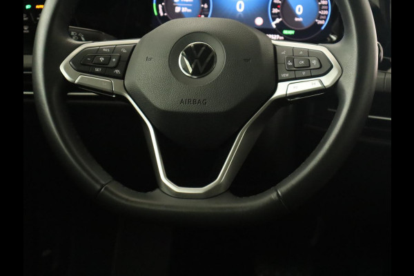 Volkswagen Golf 1.4 eHybrid Style | Camera | Massage | Carplay | Memory | Sfeerverlichting | Adaptive cruise | Keyless | Navigatie | Full LED | Digital Cockpit