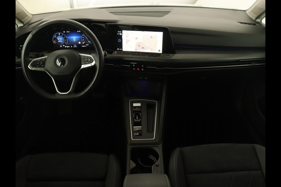 Volkswagen Golf 1.4 eHybrid Style | Camera | Massage | Carplay | Memory | Sfeerverlichting | Adaptive cruise | Keyless | Navigatie | Full LED | Digital Cockpit