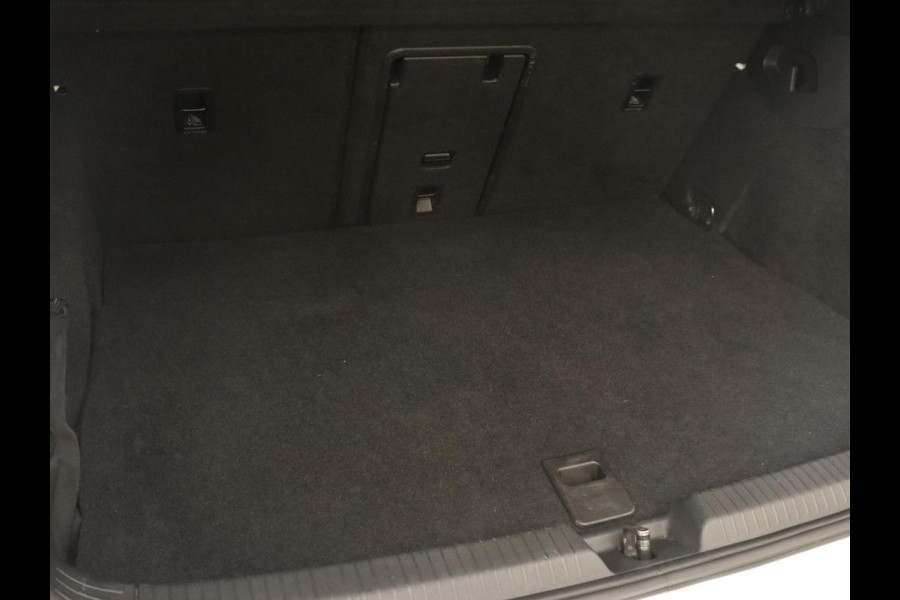 Volkswagen Golf 1.4 eHybrid Style | Camera | Massage | Carplay | Memory | Sfeerverlichting | Adaptive cruise | Keyless | Navigatie | Full LED | Digital Cockpit
