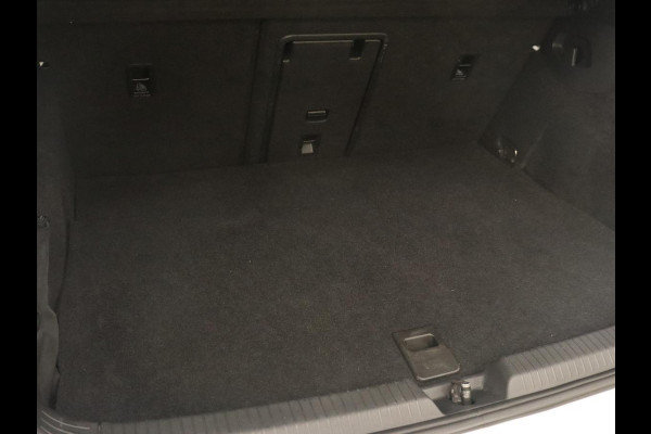 Volkswagen Golf 1.4 eHybrid Style | Camera | Massage | Carplay | Memory | Sfeerverlichting | Adaptive cruise | Keyless | Navigatie | Full LED | Digital Cockpit