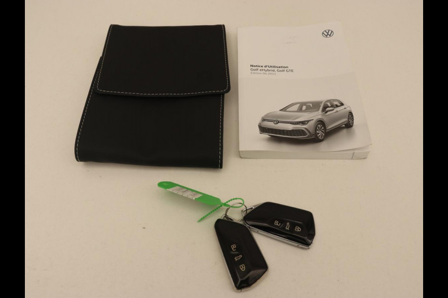 Volkswagen Golf 1.4 eHybrid Style | Camera | Massage | Carplay | Memory | Sfeerverlichting | Adaptive cruise | Keyless | Navigatie | Full LED | Digital Cockpit